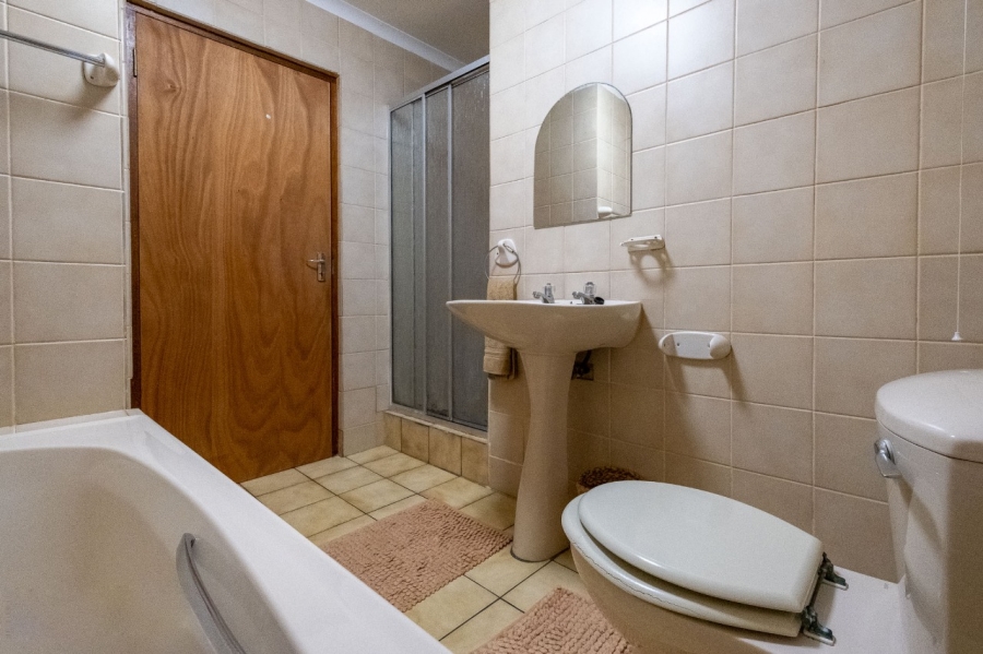 To Let 4 Bedroom Property for Rent in Herolds Bay Western Cape